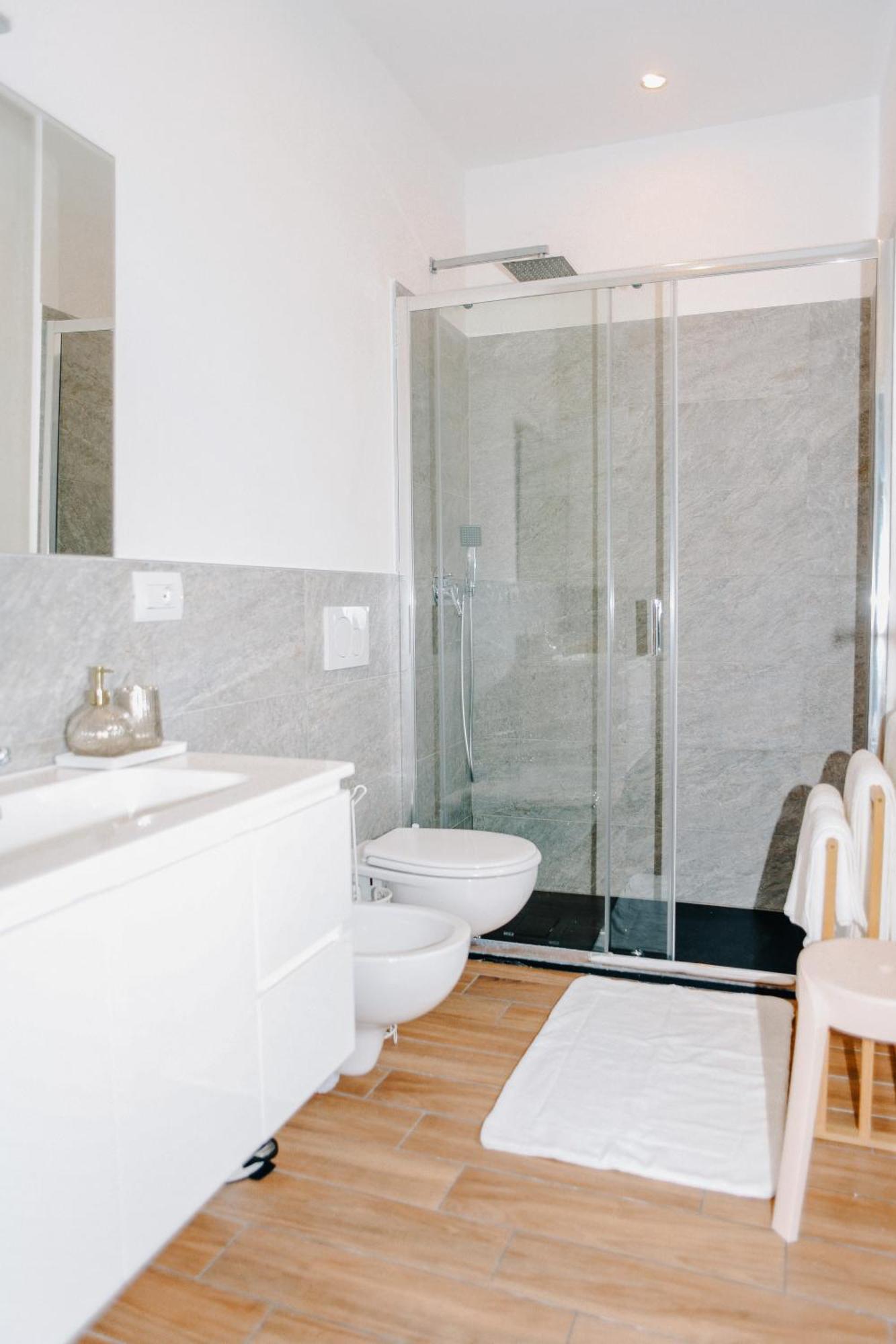 Lora Rose Suite ,Free Parking, Self Check In,2 Como Exterior foto